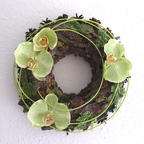 Věnec se zelenými orchidejemi 25 cm — foto 1