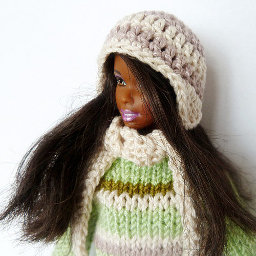 CREAM-BEIGE ušanka a šála pro Barbie — foto 1