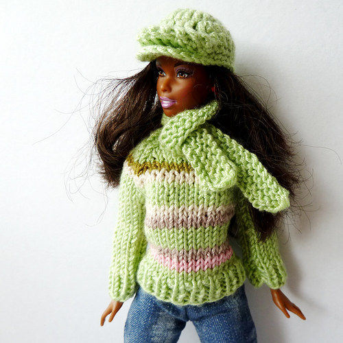 PEA GREEN svetr pro Barbie — foto 1