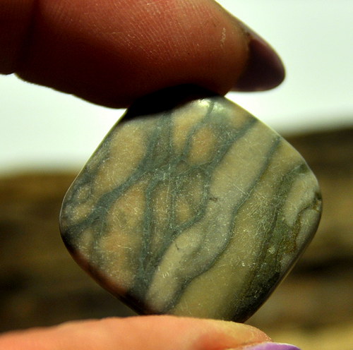 Marble kosočtverec 25 mm vrtané