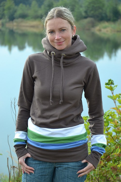 Hnědá mikina — foto 1