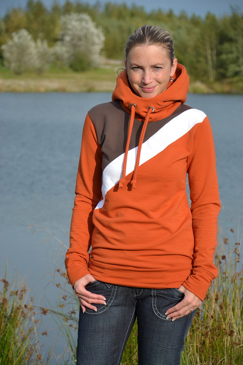 Cihlová mikina — foto 1