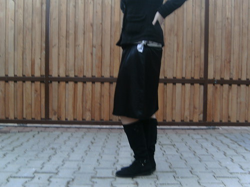 Elegantní sukně s páskem — foto 1