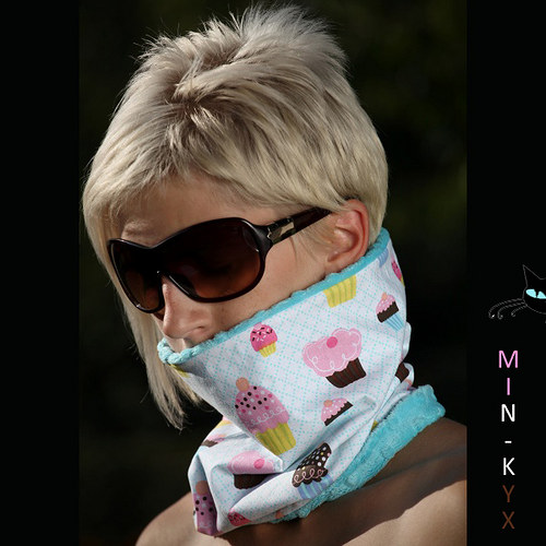 NÁKRČNÍ-KYX cupcake/tyrkys — foto 1