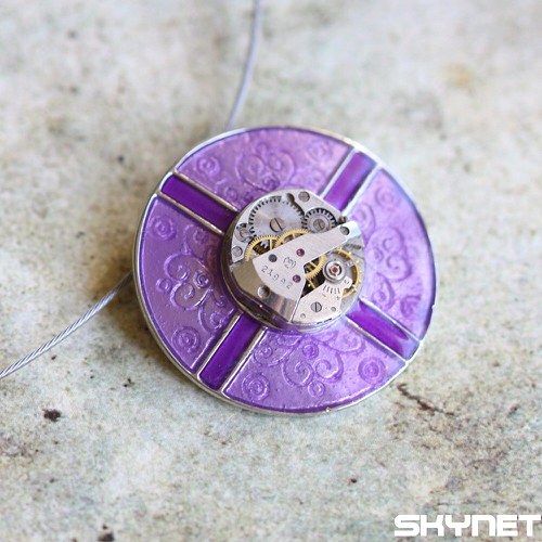 Fialový amulet — foto 1