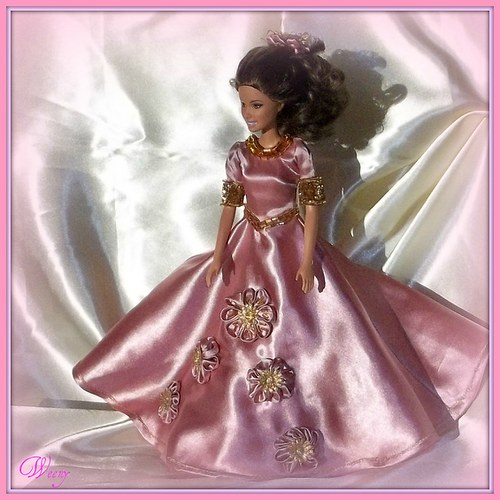 Růžové šaty pro Barbie — foto 1