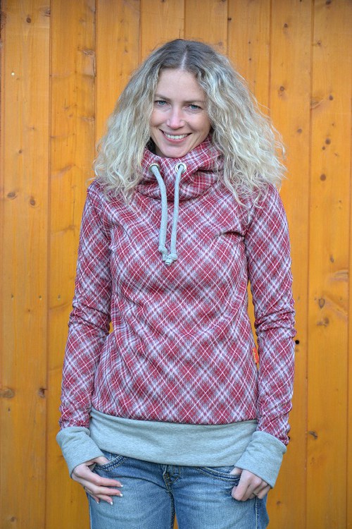 Kostičkovaná mikina — foto 1