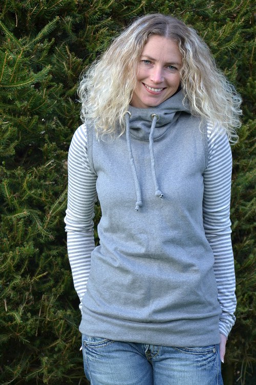 Šedá vesta — foto 1