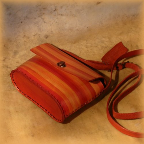 Kabelka celopruhovaná, kožená — foto 1