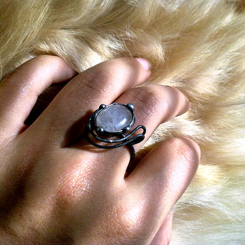 White Ring — foto 1