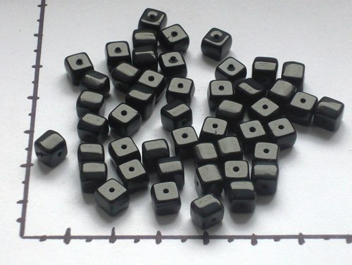 Korálky černé kostičky, 20g — foto 1