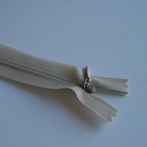 Šatový krytý zip 40 cm / 50 kusů! — foto 1