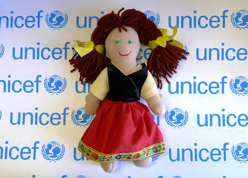 Adoptuj panenku a zachráníš dítě — foto 1