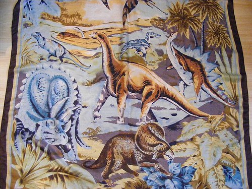 Hedvábný šátek - Dinosauři — foto 1