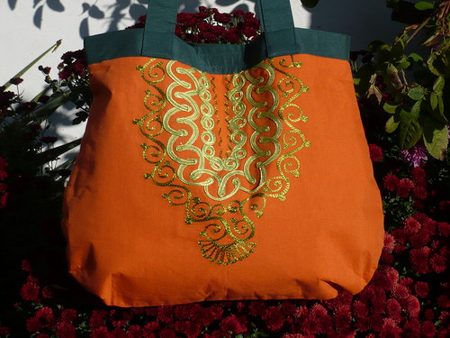Oranžová s ornamentem — foto 1
