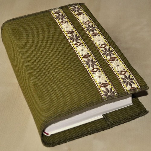 Karamelky v khaki II. - obal na knihu — foto 1