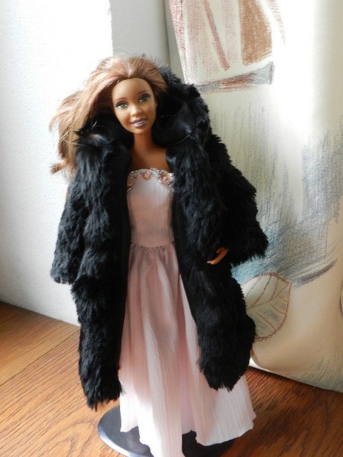 Pravý heboučký kožich pro Barbie — foto 1