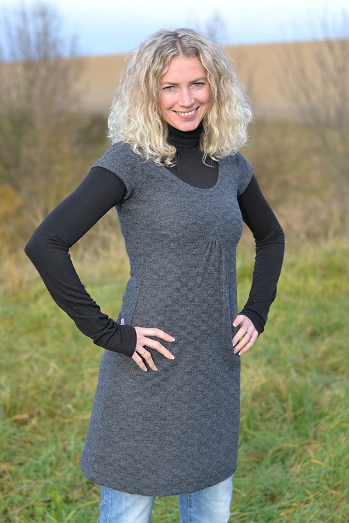 Šedé šaty — foto 1