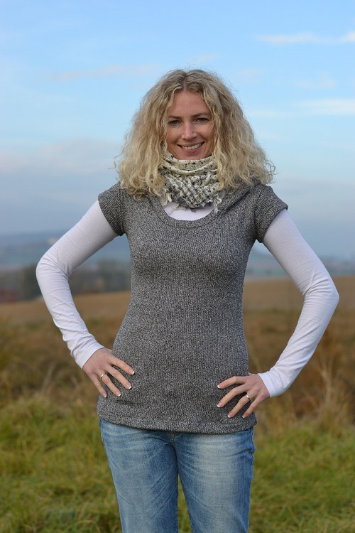 Šedá vesta — foto 1