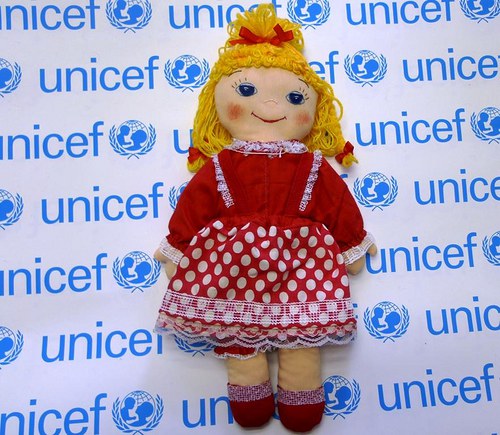 Adoptuj panenku a zachráníš dítě — foto 1