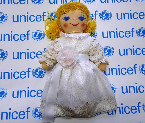 Adoptuj panenku a zachráníš dítě — foto 1