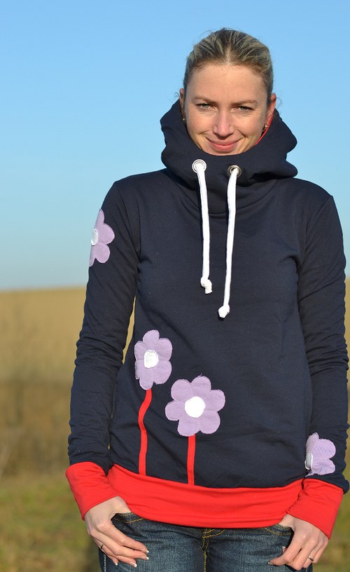 Mikina s kytičkama — foto 1