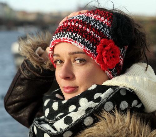 HÁČKOVANÝ NÁKRČNÍK - ČELENKA (zlevněno) — foto 1