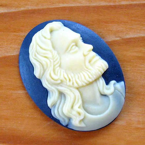 Král 30x40mm - Černý