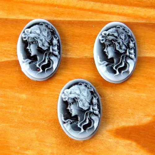 Kamej 13x18mm - Bíločerná