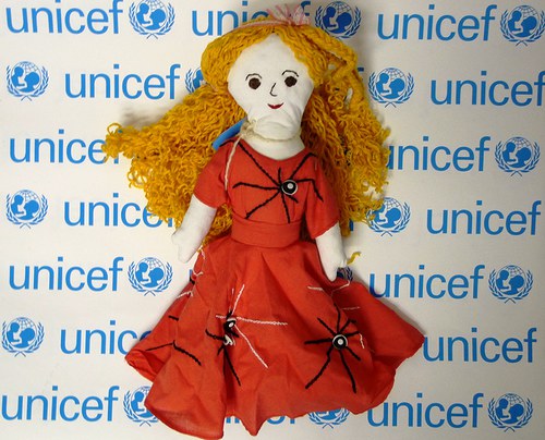 Adoptuj panenku a zachráníš dítě — foto 1