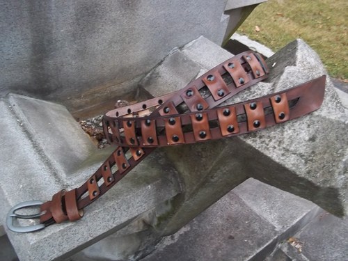 Kožený opasek styl steampunk