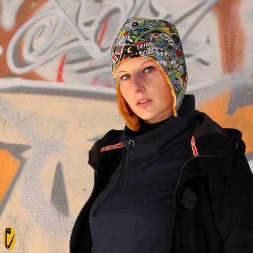 Komiksová helmetka (dámská ušanka) — foto 1