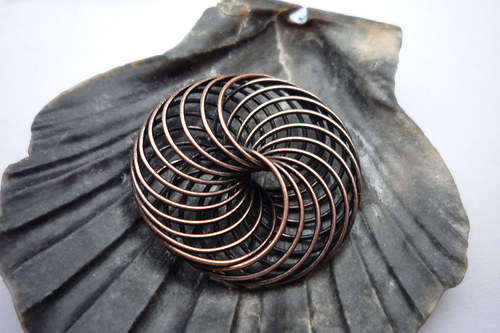 Střední měděná pružinka 22 mm 1ks