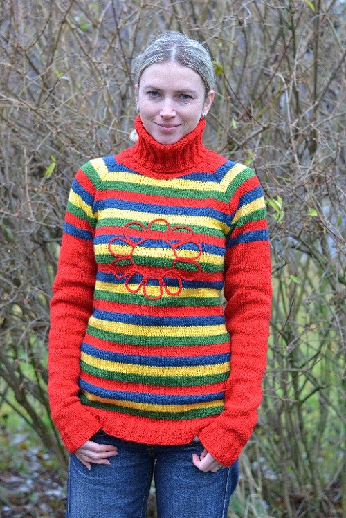 Svetr s kytkou — foto 1