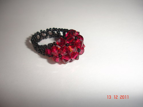 Prstýnek Swarovski barva Ruby — foto 1
