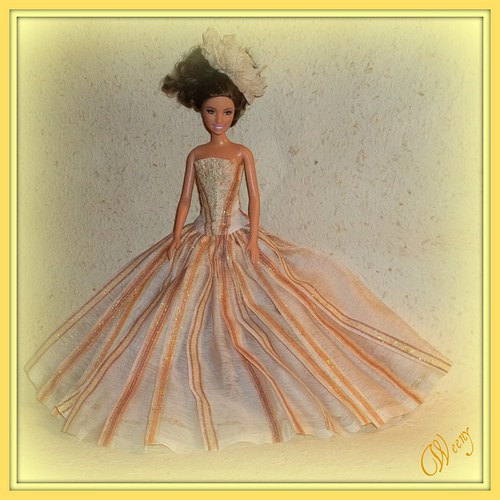 SLEVA ! Pruhované šaty pro Barbie — foto 1