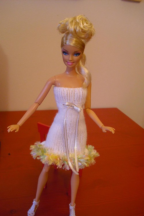 Pletené šaty pro barbie — foto 1