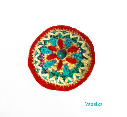 Crochet brooch - zvesela