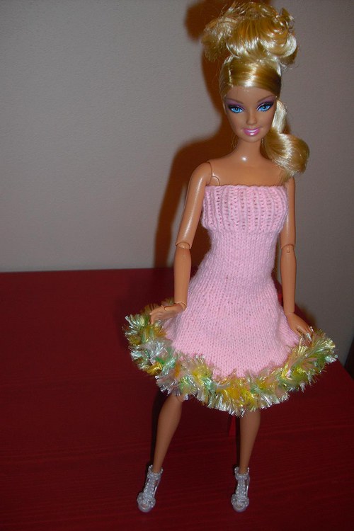 Pletené šaty pro barbie — foto 1