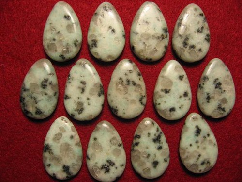 Kiwi Jaspis ověs, kapka - velký 28x18 mm