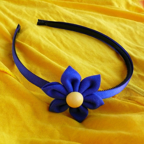 Čelenka s modrou kytkou