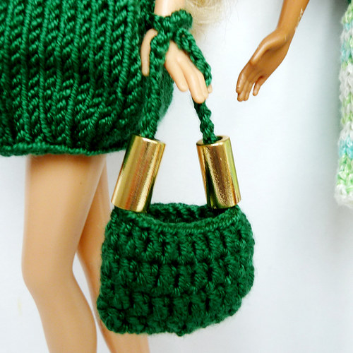 Tmavozelená kabelka pro Barbie — foto 1