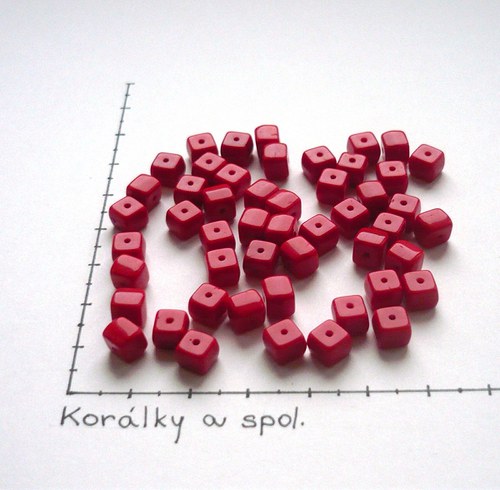 Korálky červené kostičky, 20g — foto 1