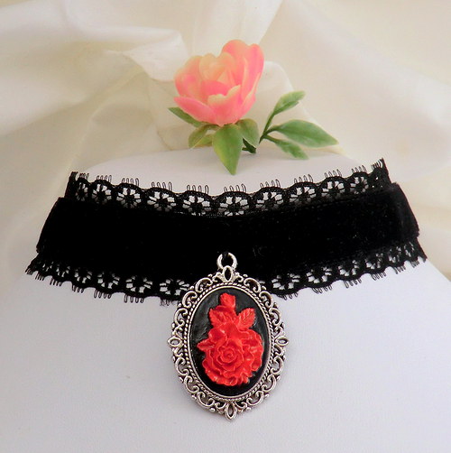 Černá sametka - chocker - Kamejková — foto 1