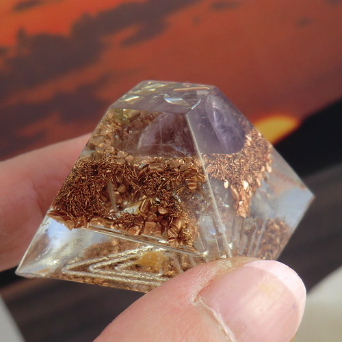 Orgonit ( X3 ) - Ametystová pyramida — foto 1
