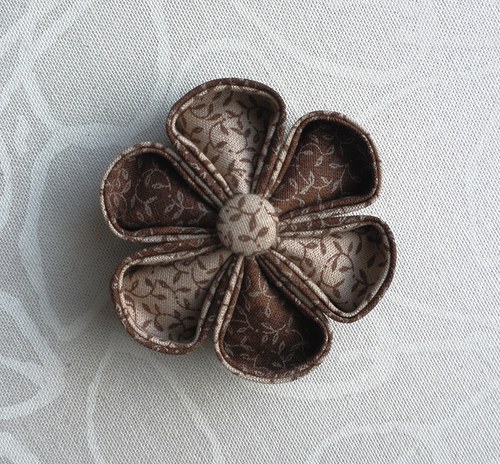 Hnědo-hnědá kanzashi — foto 1