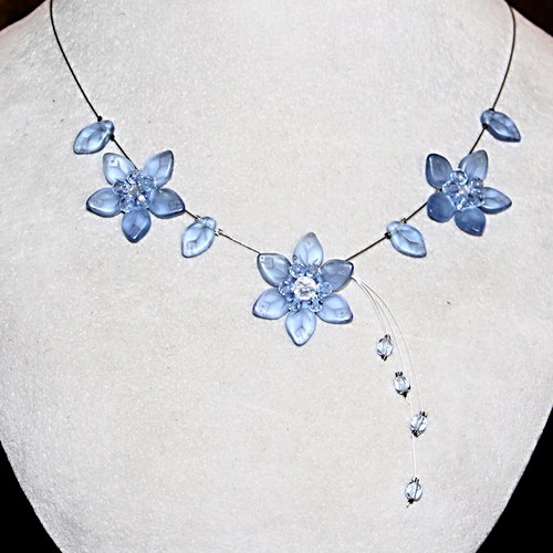 Květinový bleděmodrý náhrdelník — foto 1