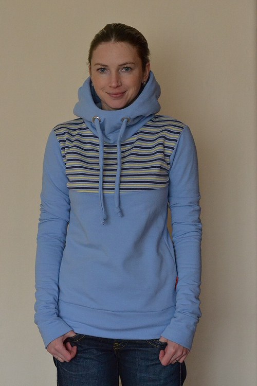 Světle modrá mikina — foto 1