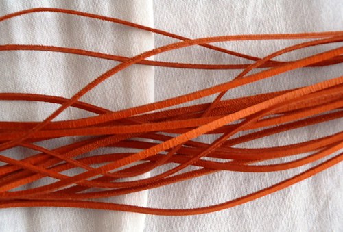 Kožená šnůrka 2mm-oranžovohnědá — foto 1