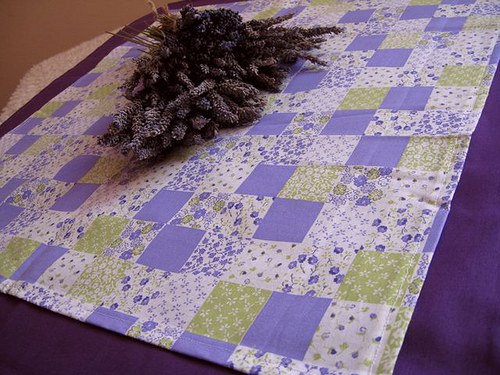 Fialový patchwork - souprava dvou ubrusů — foto 1